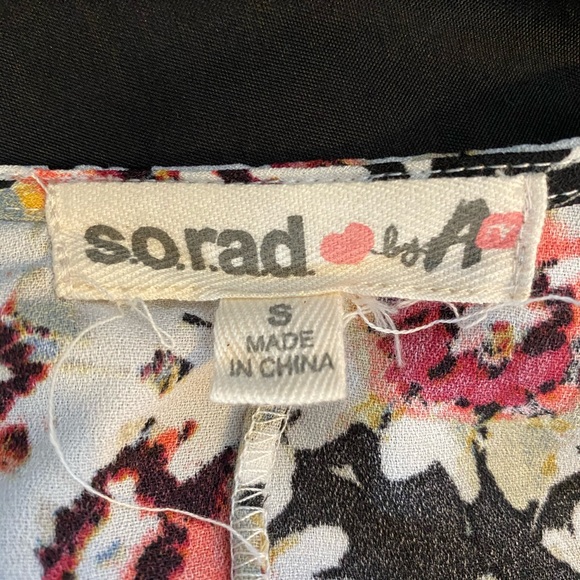 Floral Button up & Tie in the back dress - Picture 8 of 8